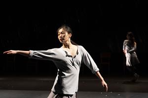 Un classique de la danse contemporaine. Créé en 1983, Rosas danst Rosa