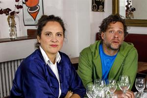 Bien qu'ils se sourient, on sent bien qu'ils se méfient... 