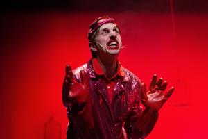 L’histoire du chat botté est ici réadaptée pour le théâtre. Elle valor