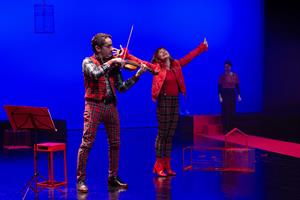 L’histoire du chat botté est ici réadaptée pour le théâtre. Elle valor