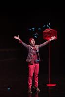 L’histoire du chat botté est ici réadaptée pour le théâtre. Elle valor