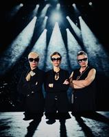 Trois femmes les bras croisés