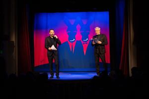 Deux humoristes sur scène