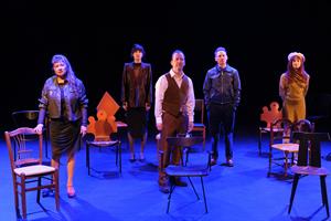 Des personnes sur scène