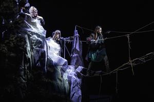 Une pièce puissante et envoûtante, comme un conte venu du fond des âge