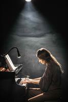 Un jeune chanteur se prépare à interpréter un opéra consacré à Abel et