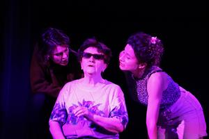 Trois femmes sur scène