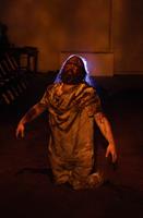 Comédiens dans l'église