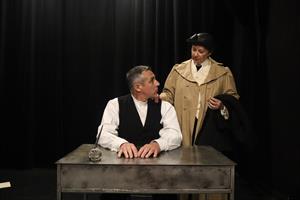 Deux personnes sur scène