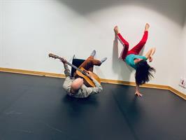 Danseuse et musicien