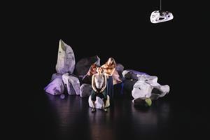 Doué·e·s est une fiction où s’entrecroisent sciences sociales, science