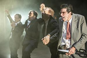 Des comédiens sur scène