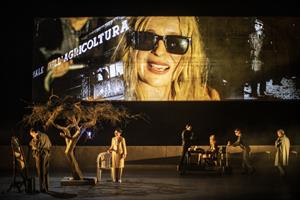 Des comédiens sur scène