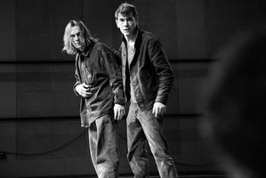 Des comédiens qui répètent