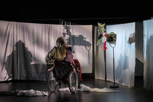 Dimitri Doré, enfant né en Lettonie et adopté en France, s’interroge s