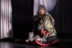 Dimitri Doré, enfant né en Lettonie et adopté en France, s’interroge s