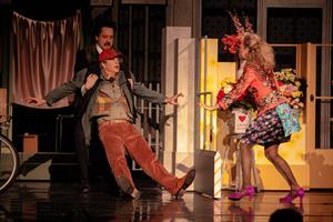 Inspirée du Barbier de Séville, Seuls mes cheveux sont gris est une co