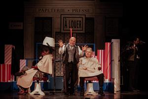 Inspirée du Barbier de Séville, Seuls mes cheveux sont gris est une co