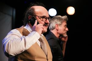 Comment transformer une tragédie en comédie sans que l’auteur s’en ren