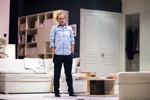 Carole et Stéphane, mariés depuis trente ans, voient leur routine boul