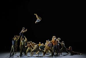 Des acrobates