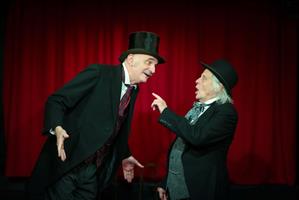 Deux hommes sur scène