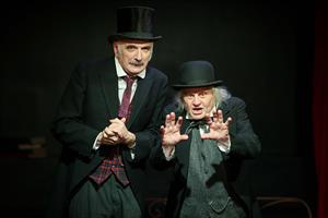 Deux hommes sur scène