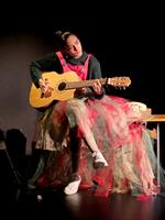 Deux comédiennes sur scène