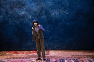 Dans un immeuble parisien se succèdent les différents locataires : Fla