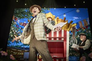 Après le succès de Faux British, découvrez au Théâtre de la Tour Eiffe