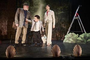 Après le succès de Faux British, découvrez au Théâtre de la Tour Eiffe