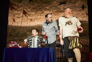 Après le succès de Faux British, découvrez au Théâtre de la Tour Eiffe