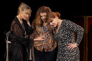 Un trio dynamite pour une comédie explosive ! 