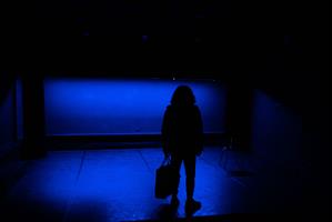 Une nuit, à Calais. Un migrant entre chez un marchand de kebabs, du no