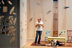 Dans ce huis clos détonant, Willy Protagoras se retranche dans les toi