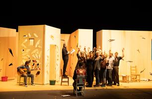 Dans ce huis clos détonant, Willy Protagoras se retranche dans les toi