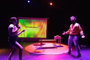 L'auteur et metteur en scène nous invite, le temps d’une soirée, dans 