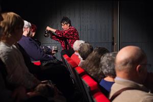 L'autrice nous raconte sa naissance sous X, son parcours de personne a