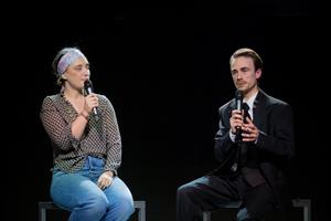 Ce quatrième volet de la série théâtrale Les Fabuleuses traite de la d