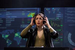 La zone indigo est un thriller d’anticipation qui suit un petit groupe