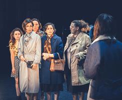 Été 1971, Marie-Claire, 16 ans, tombe enceinte. Bien que ce soit un cr