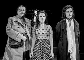 Été 1971, Marie-Claire, 16 ans, tombe enceinte. Bien que ce soit un cr