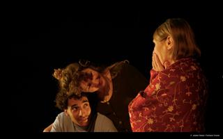 Pour les 25 ans d’Aziz, Jasmine fait revenir son père, ignorant qu’un 