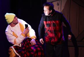 Tony, bobo parisien pur jus, déteste la montagne. Seul hic : pour resp