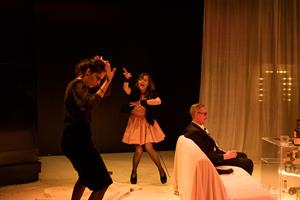 Charles Berling a choisi de mettre en scène ce huis clos inédit aux di