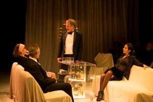 Charles Berling a choisi de mettre en scène ce huis clos inédit aux di