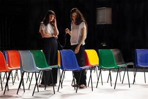 Écrite pour Audrey Bonnet et Marina Hands à sa création en 2017, la pi