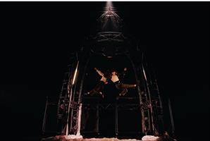 Amélia, c’est un récit aérien. Le récit d’une vie hors du commun : cel