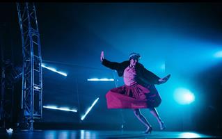 Amélia, c’est un récit aérien. Le récit d’une vie hors du commun : cel