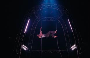 Amélia, c’est un récit aérien. Le récit d’une vie hors du commun : cel